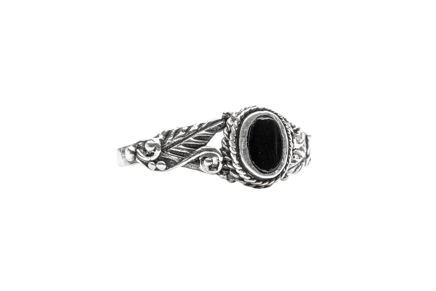 NUPUCH RING OVAL BLACK AGATE