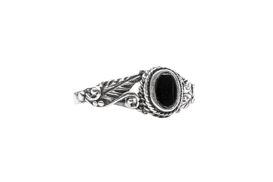 NUPUCH RING LEAVES OVAL BLACK ONYX