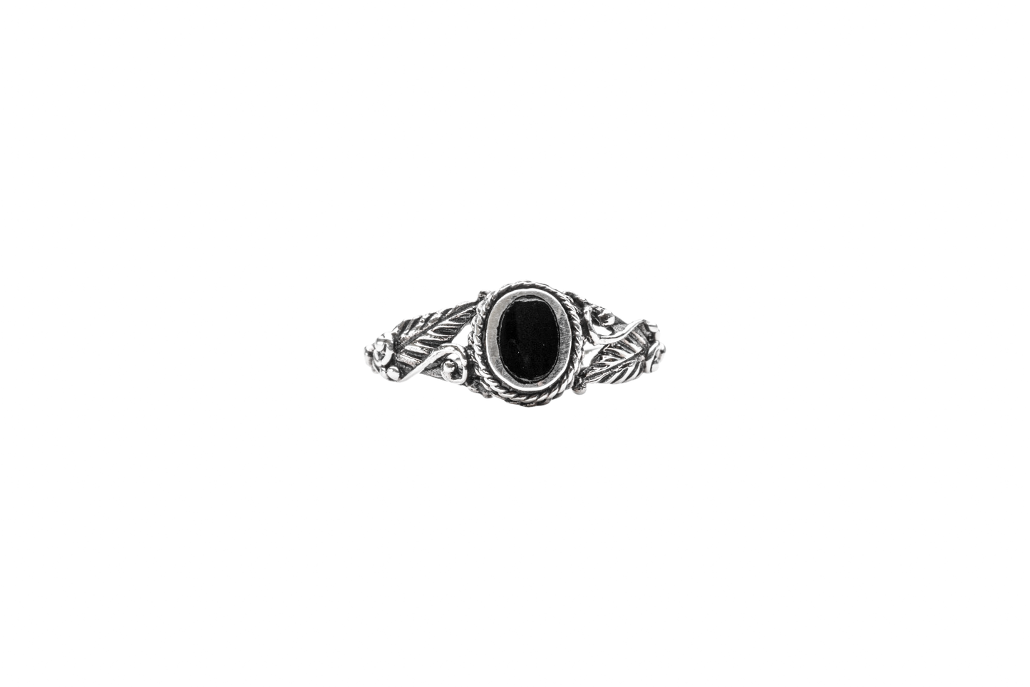 NUPUCH RING LEAVES OVAL BLACK ONYX